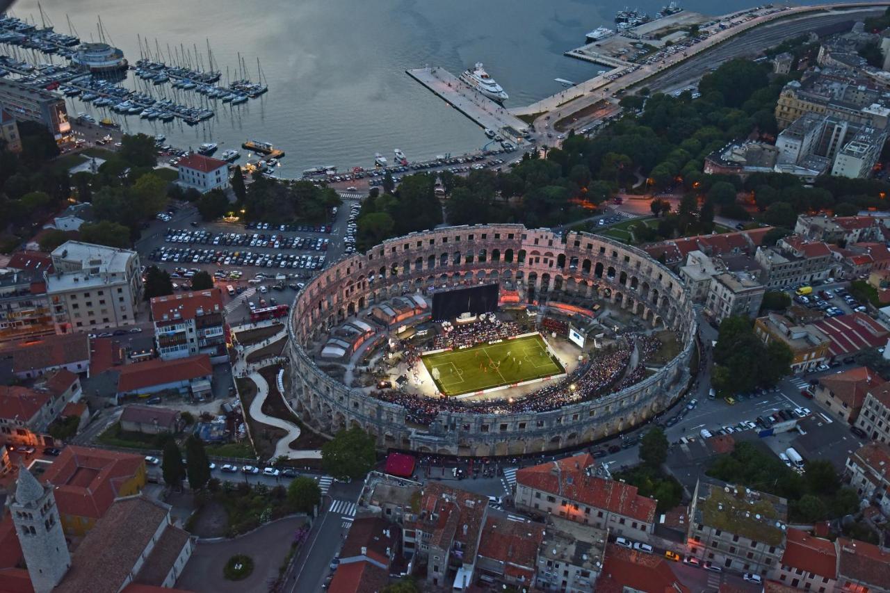 Summer House Pula Buitenkant foto